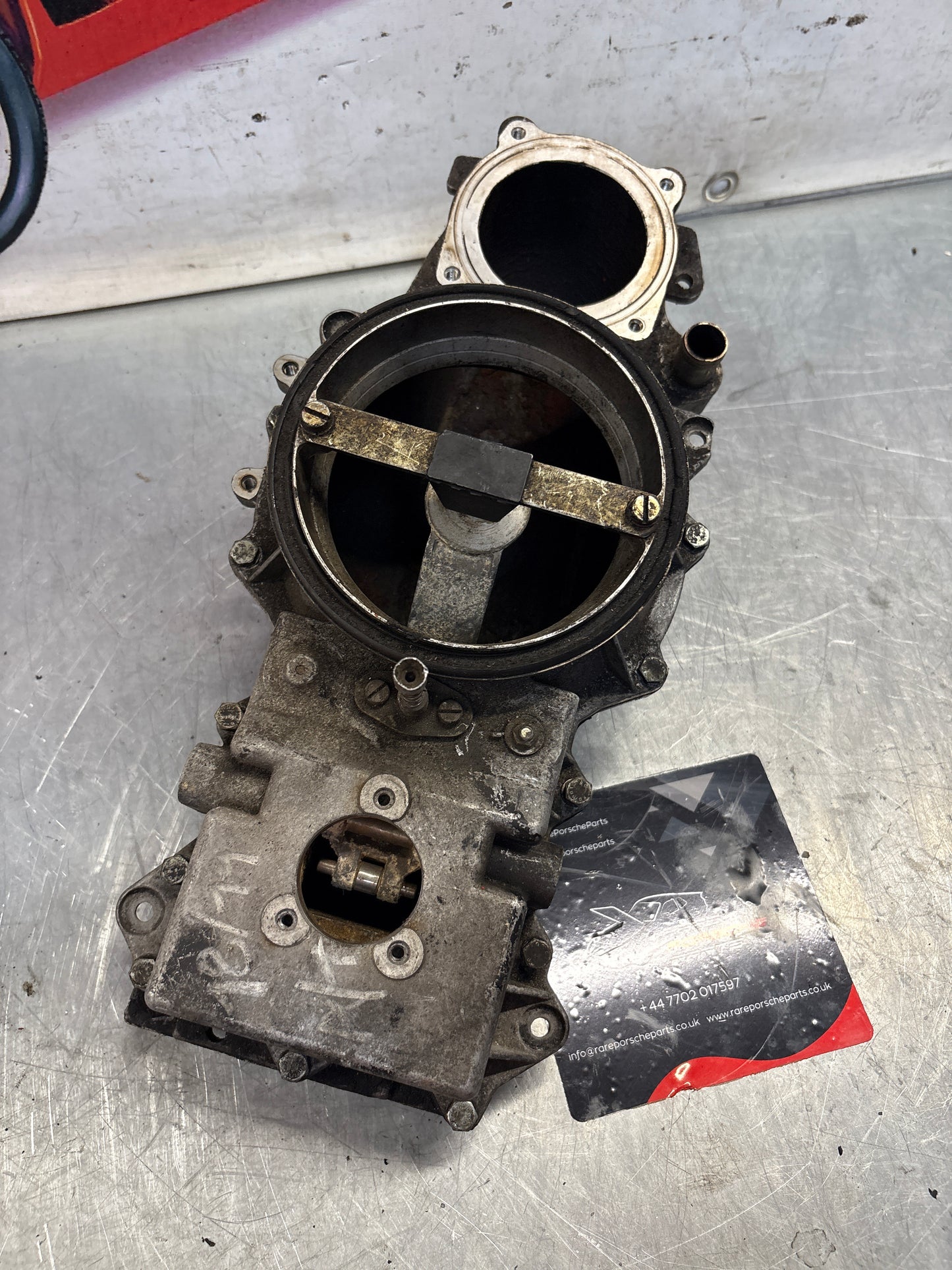 Porsche 928 throttle body, used 9281101933R / 0438120107