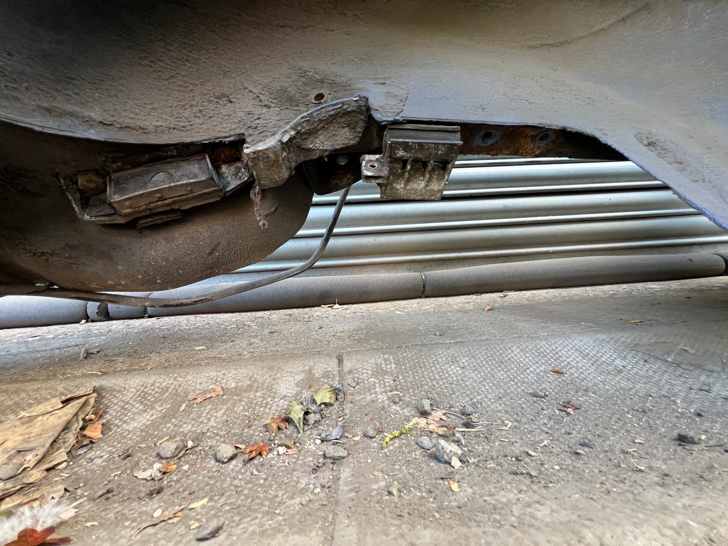 Porsche 944 left side cut, rear fender with sill 94450390303, 94450361102