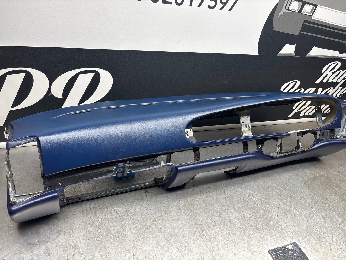 Porsche 944 / S2 oval RHD Dashboard 1986- 92 Used blue Right hand drive, one tiny crack