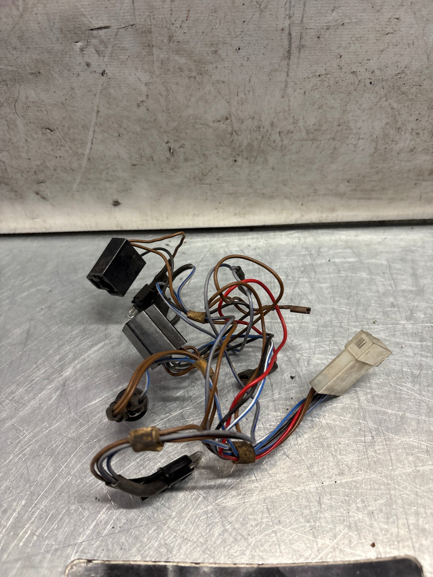 Porsche 924 944 82-85.5 centre console wiring for clock, oil pressure and volts 477971196