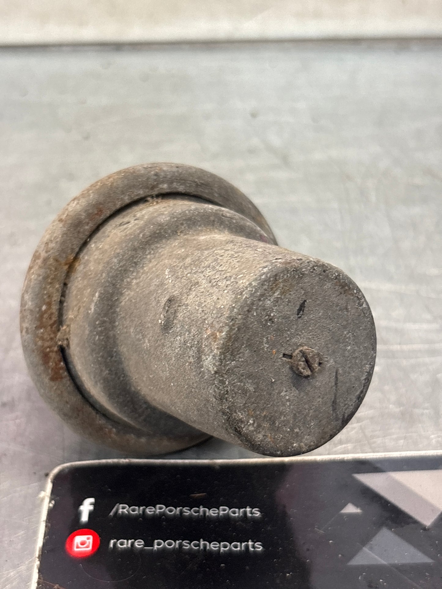 Porsche 911 / 924 fuel tank pressure regulator, used 0438170015