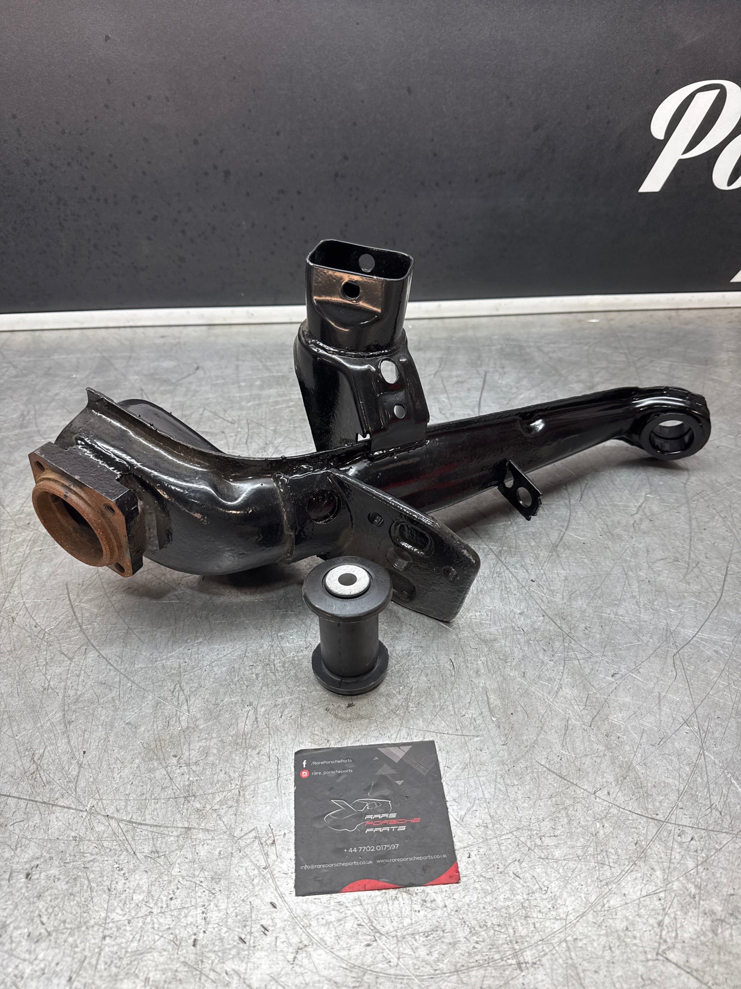 Porsche 924 944  -85.5 Rear left trailing arm, refurbished 94433102100