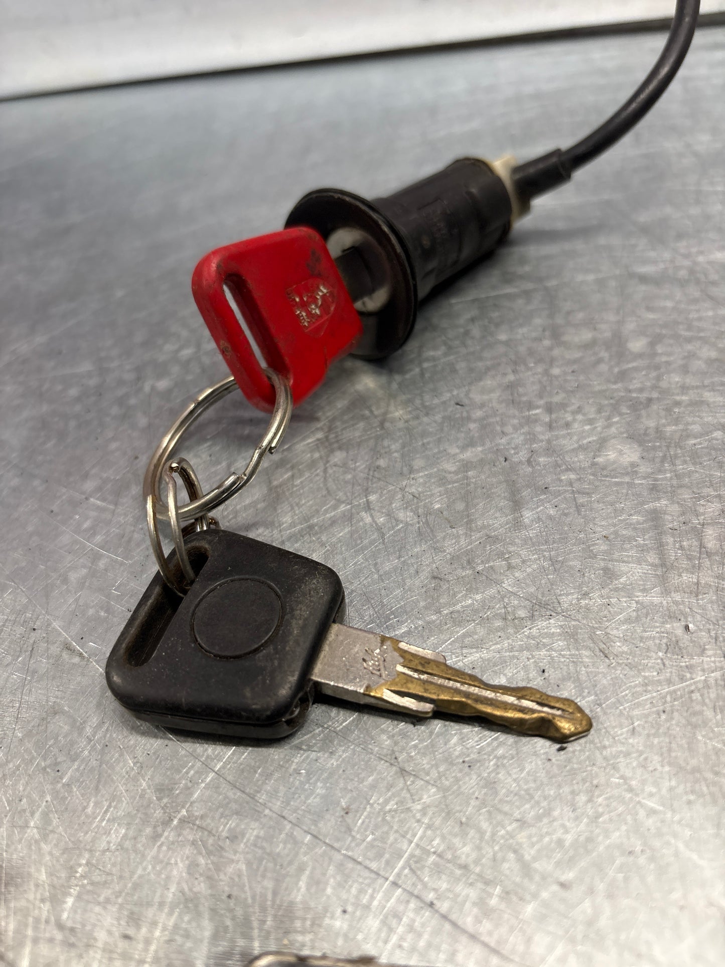 Porsche 928 front door lock barrel with key, used 92853710303 / 92853710403