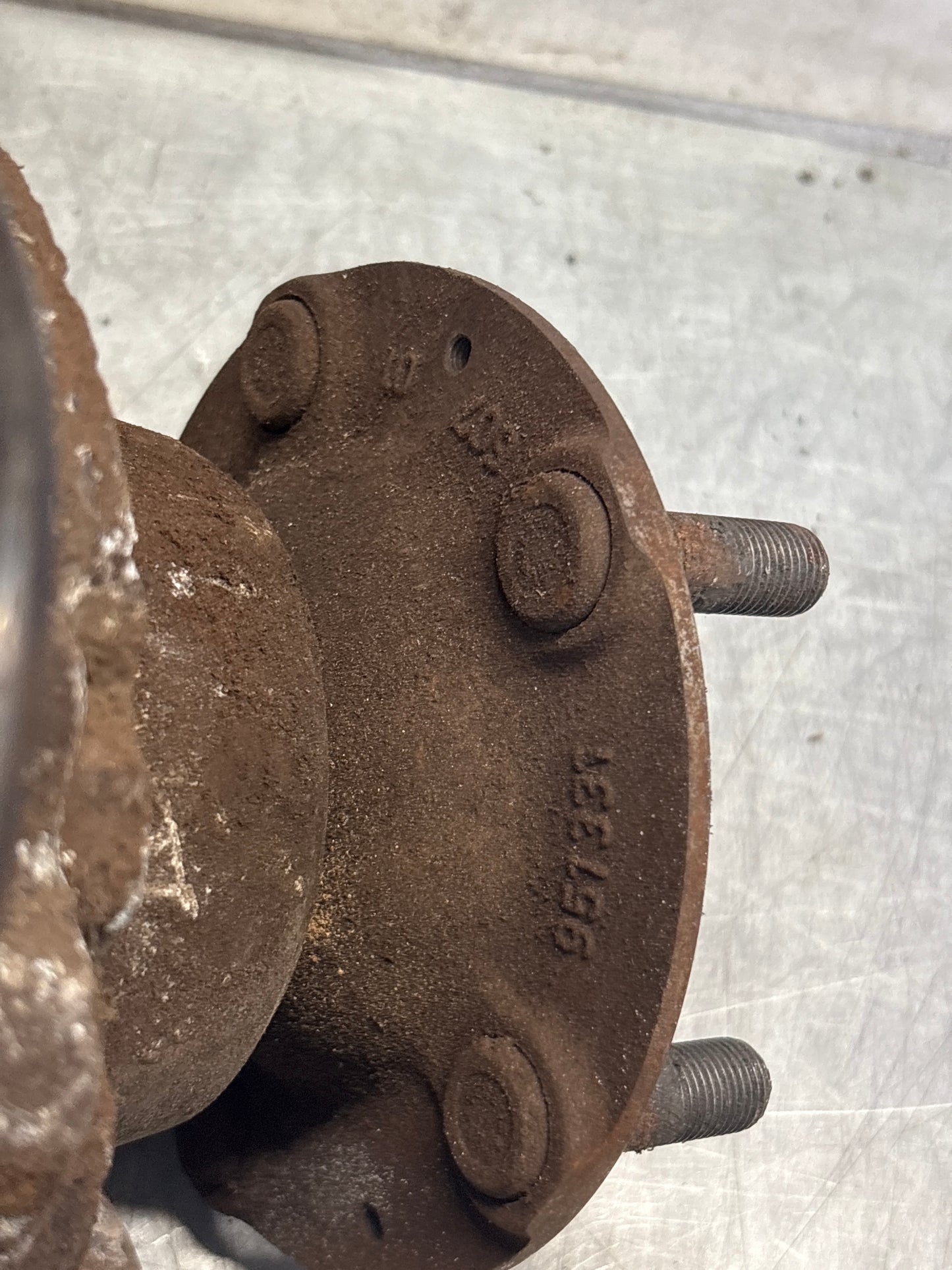 Porsche 944 alloy rear right trailing arm, used 95133151405 / 9513315144R used, with hubs