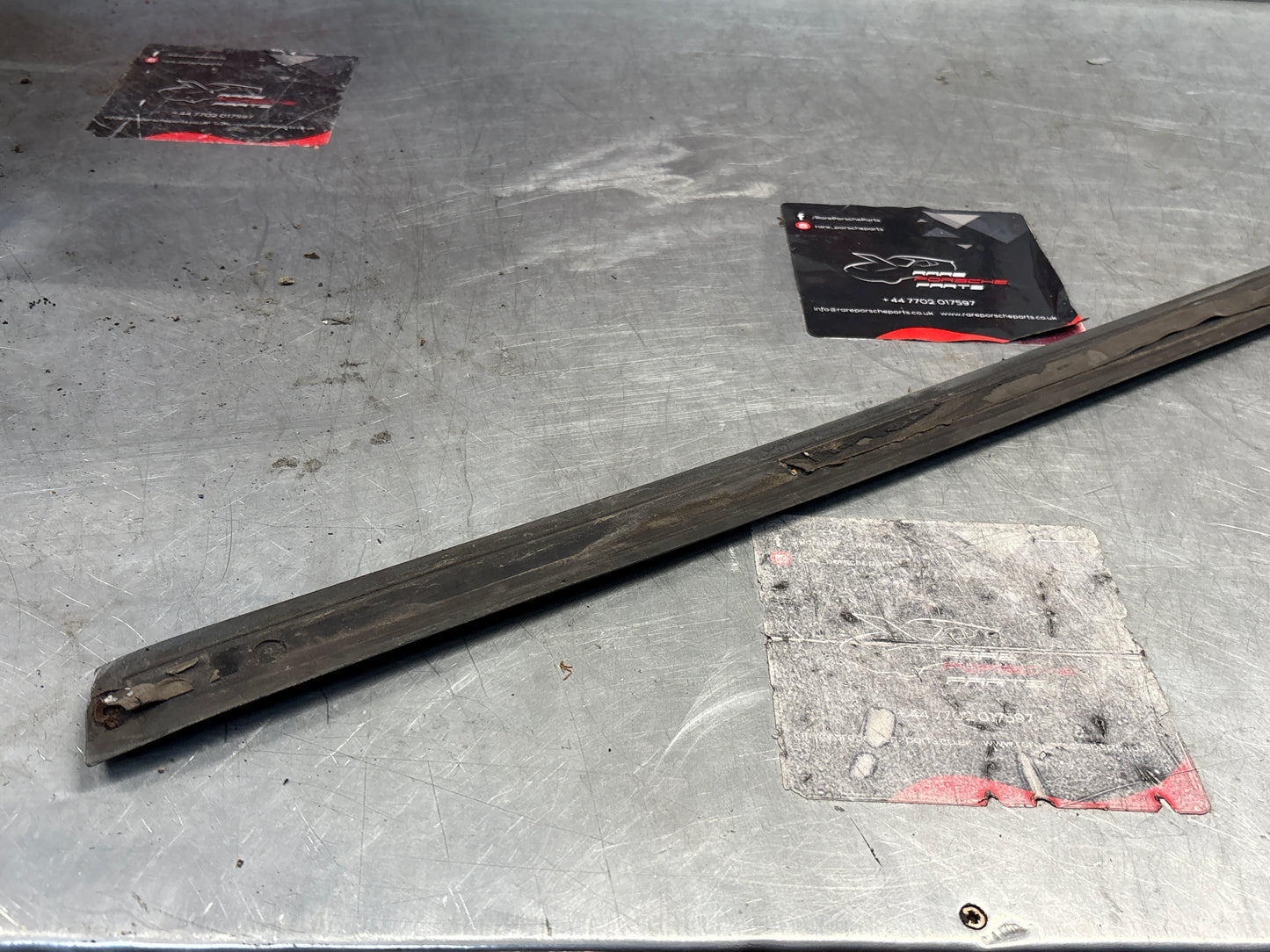 Porsche 928 Door Bump Strip right Side, for spares or repair 92855903403