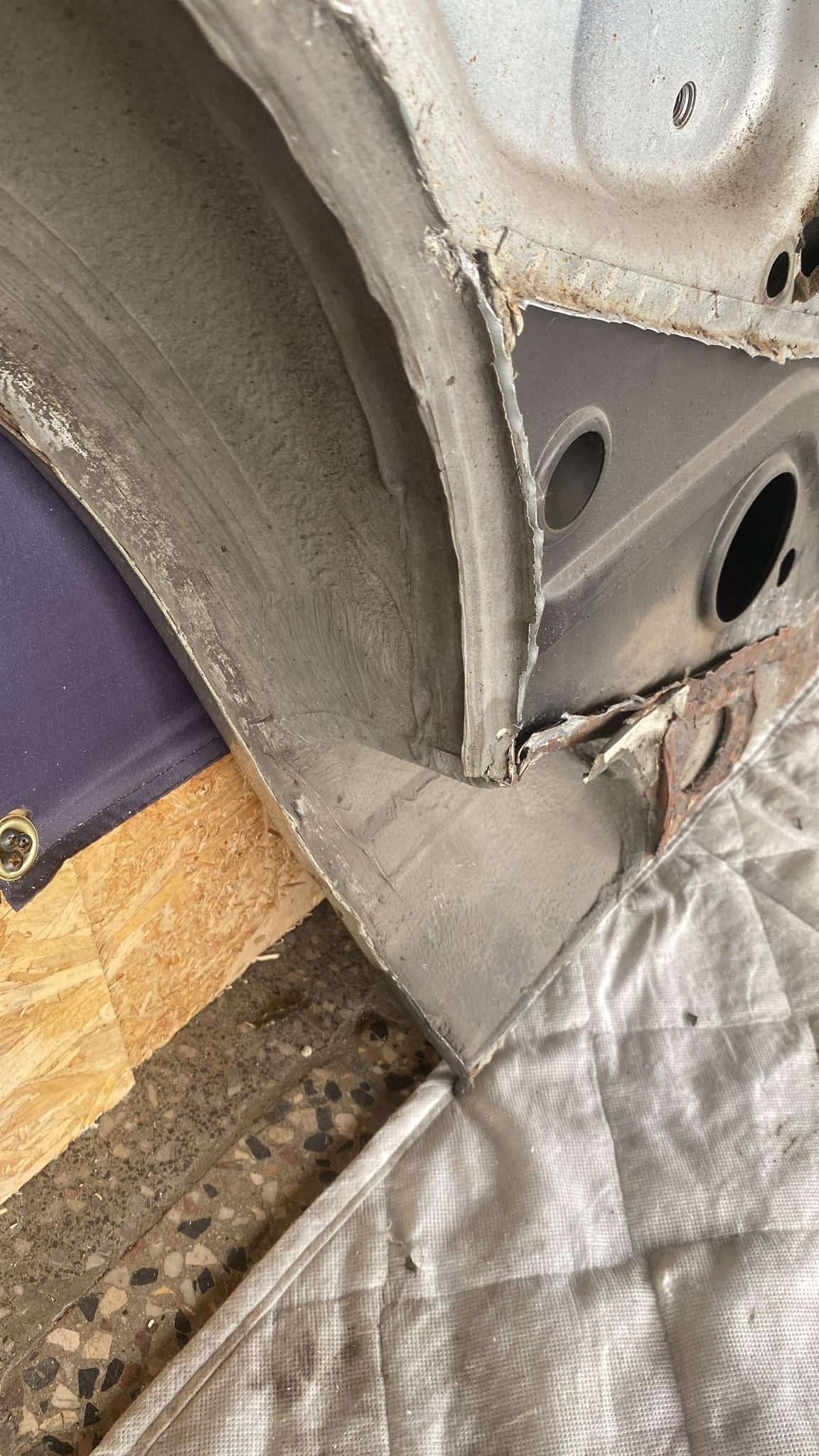 Porsche 924 left sill / fender section, 477809601B cut