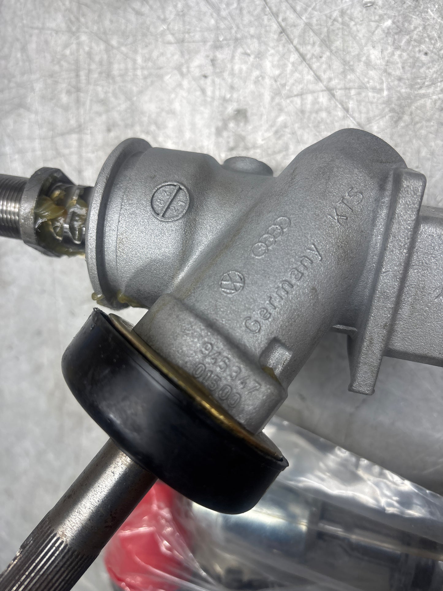 Porsche 944 manual steering rack, refurbished RHD 94534701500