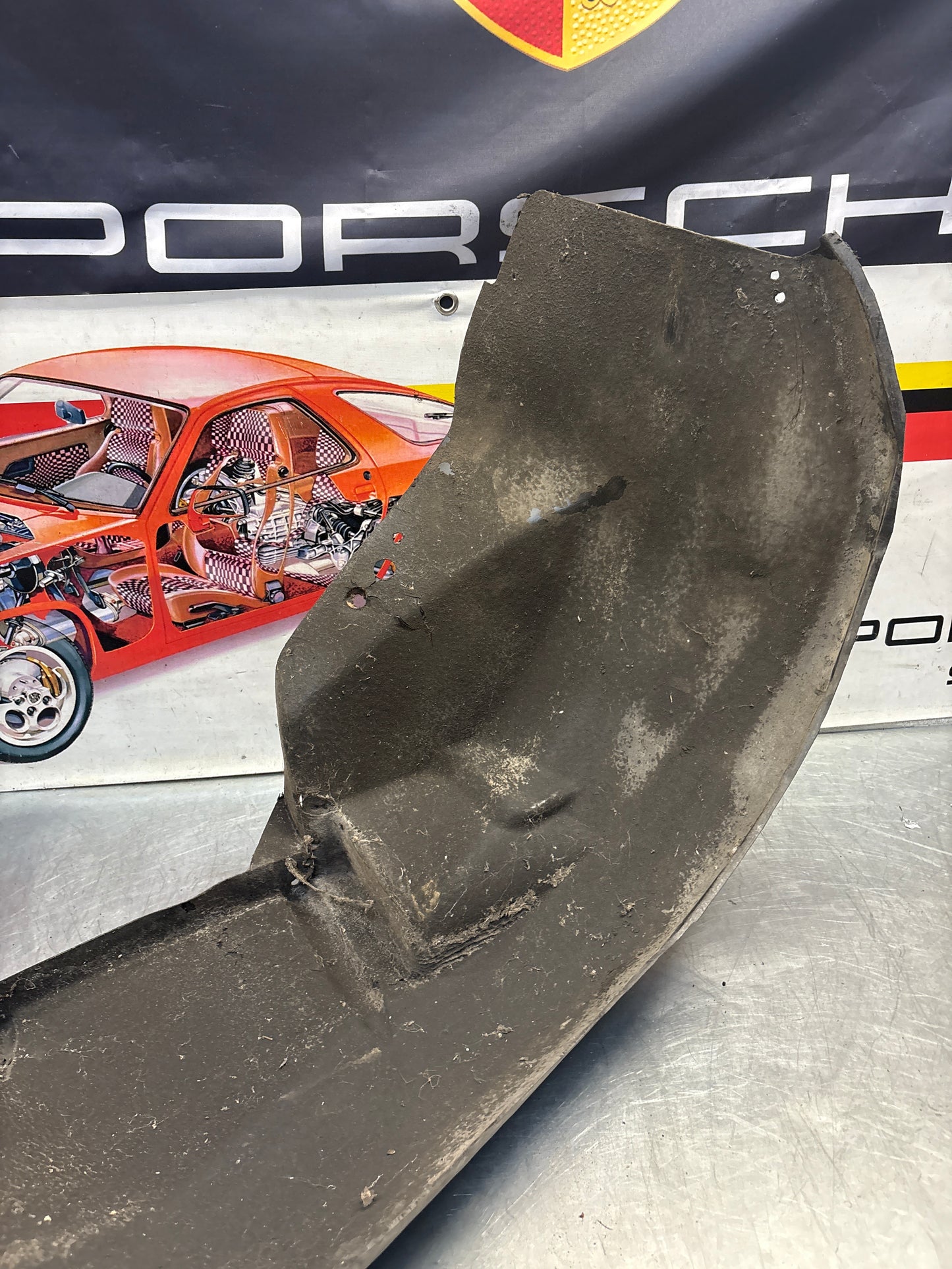Porsche 928 wheel arch liner  Right 92850438205 Used