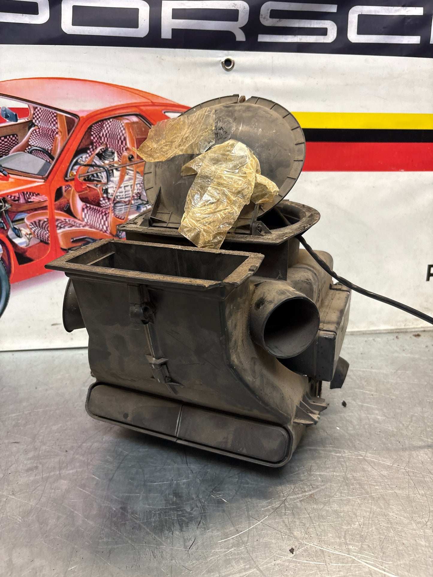 Porsche 924 80-85 944 82-85.5 heater blower fan assembly, complete 321819096 / 823819096A / 823819095A / 321819095 used