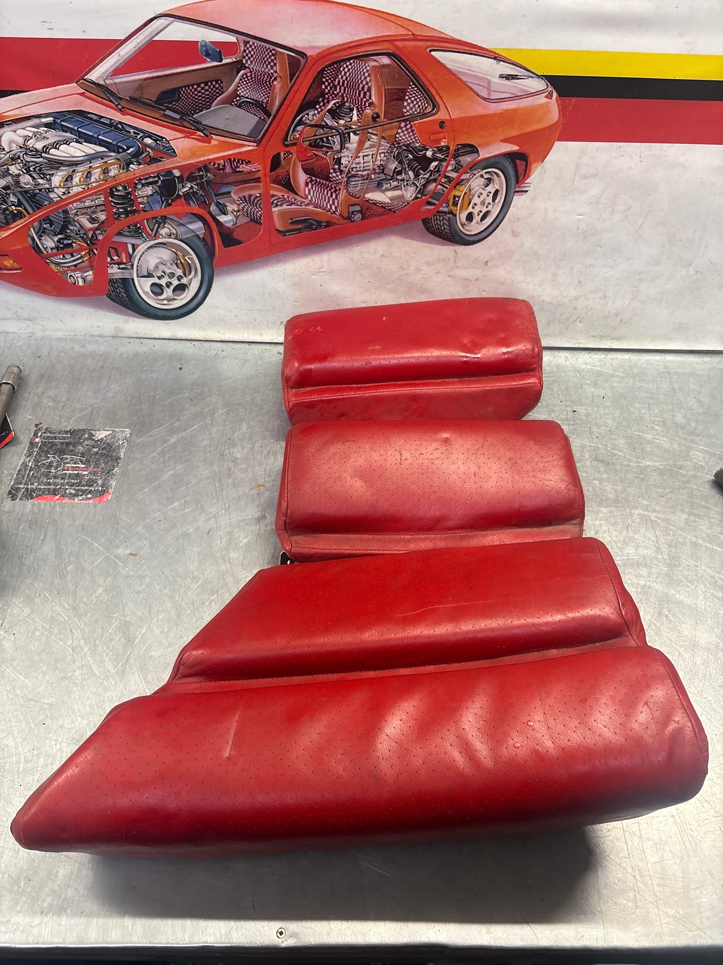 Porsche 928 rear right seat and center + upper cushion, used, can-can red 92852206051 / 92852208851 / 92852204650