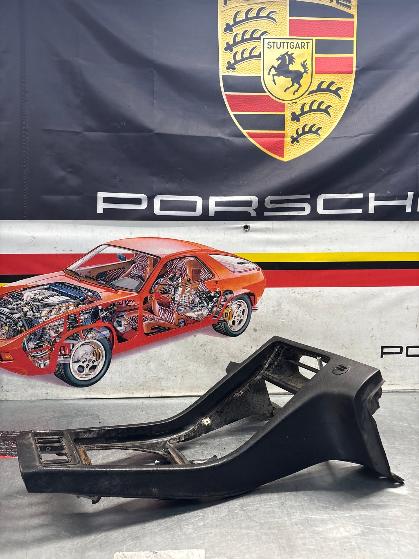 Porsche 928 Center console, used for spares or repair 92855206304 black