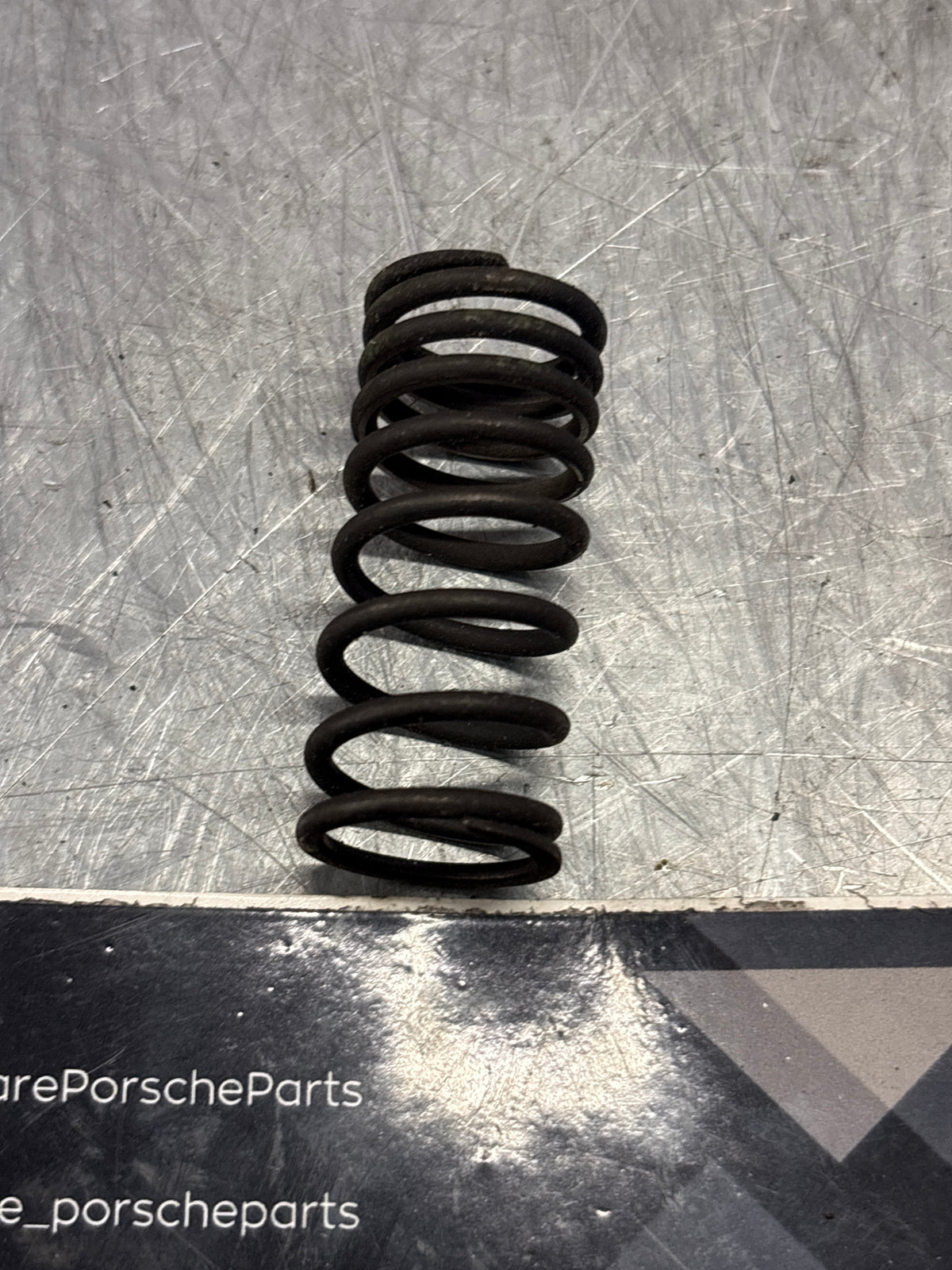 Porsche 924 inner valve spring, used 046109633