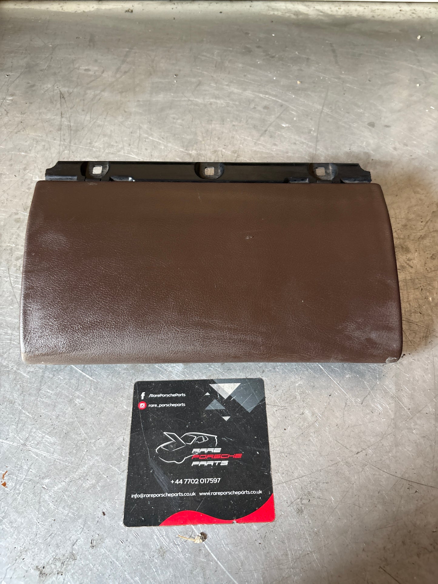 Porsche 944 85-92 glove box lid Brown used
