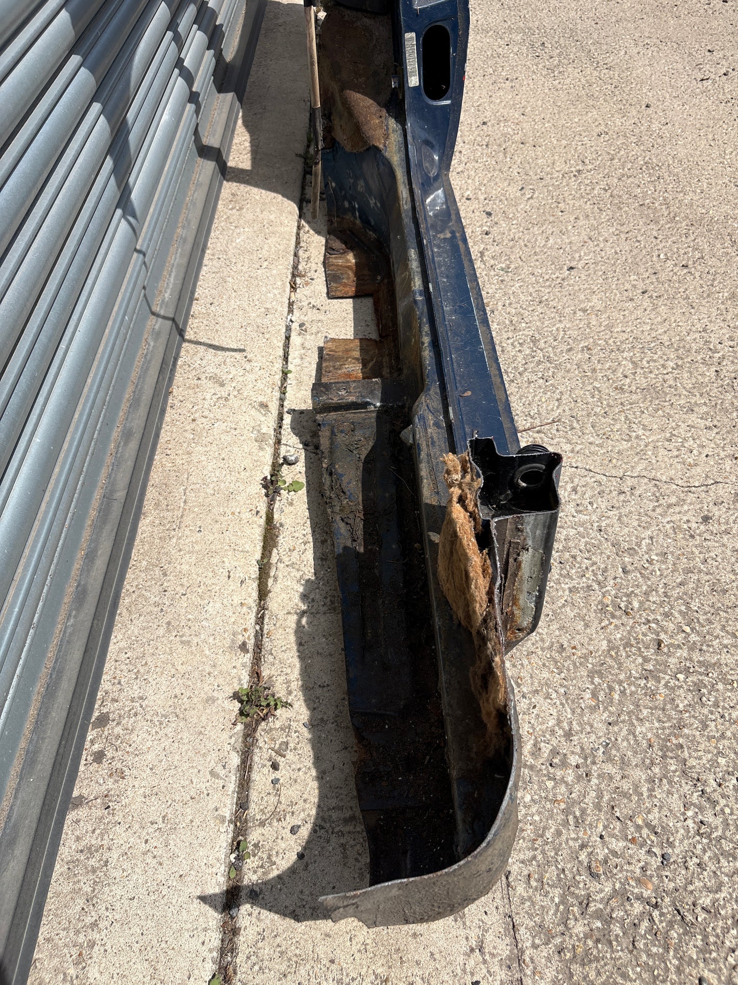 Porsche 924 1983 left side cut, rear fender with sill