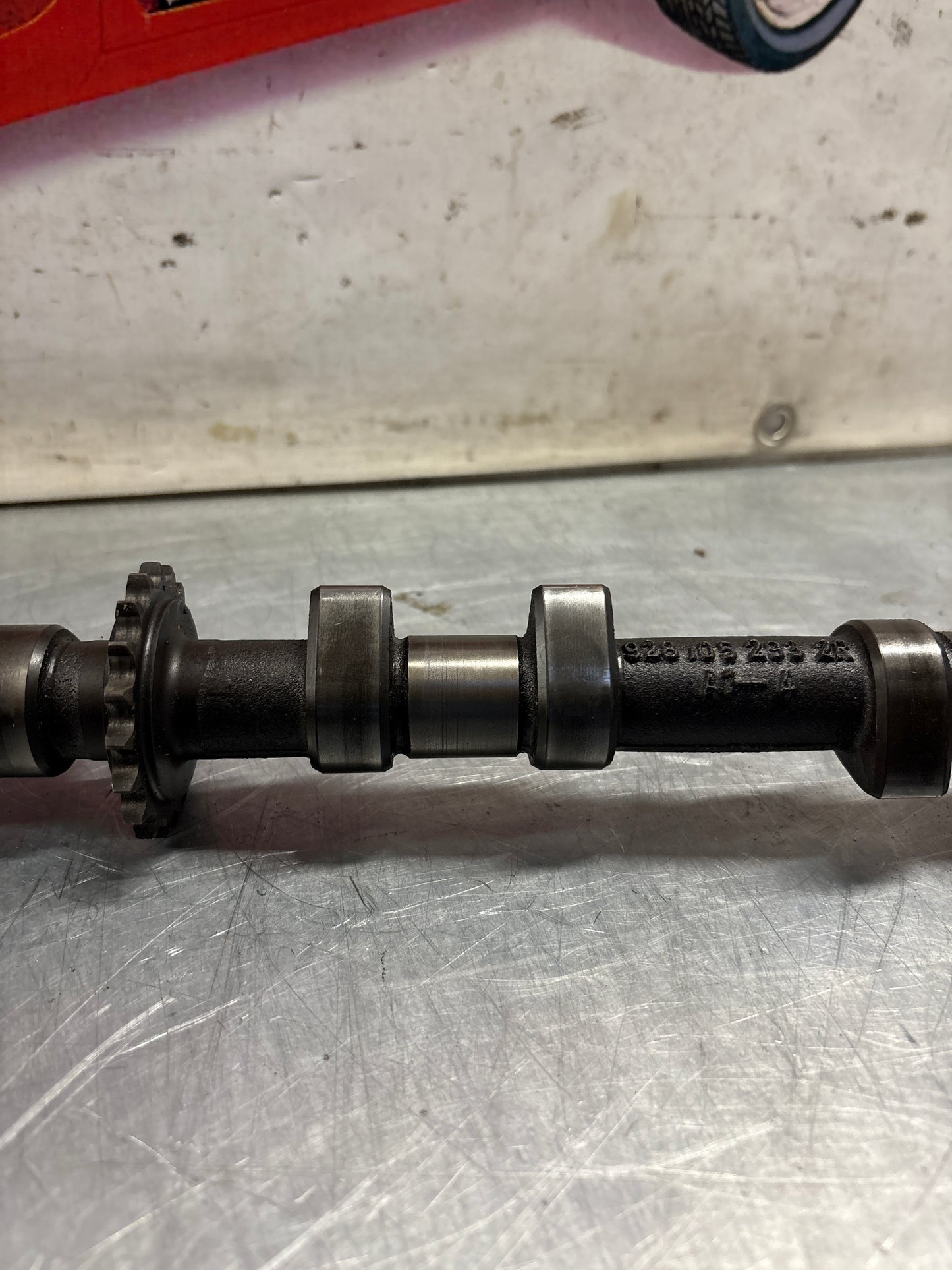 Porsche 928 S3 M28.45/46 engine Camshaft, exhaust side, cylinder 1-4, used 9281052932R / 92810529308