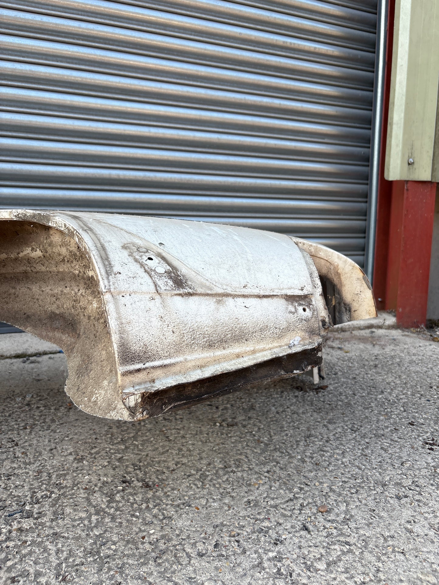 Porsche 924 left side cut, rear fender with sill