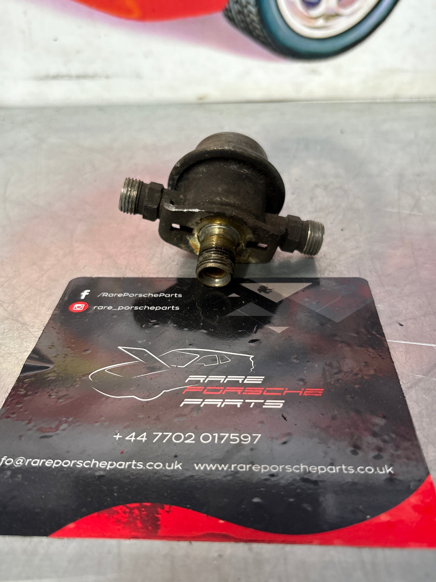 Porsche 928 pulsation damper fuel delivery system, used 0280161034