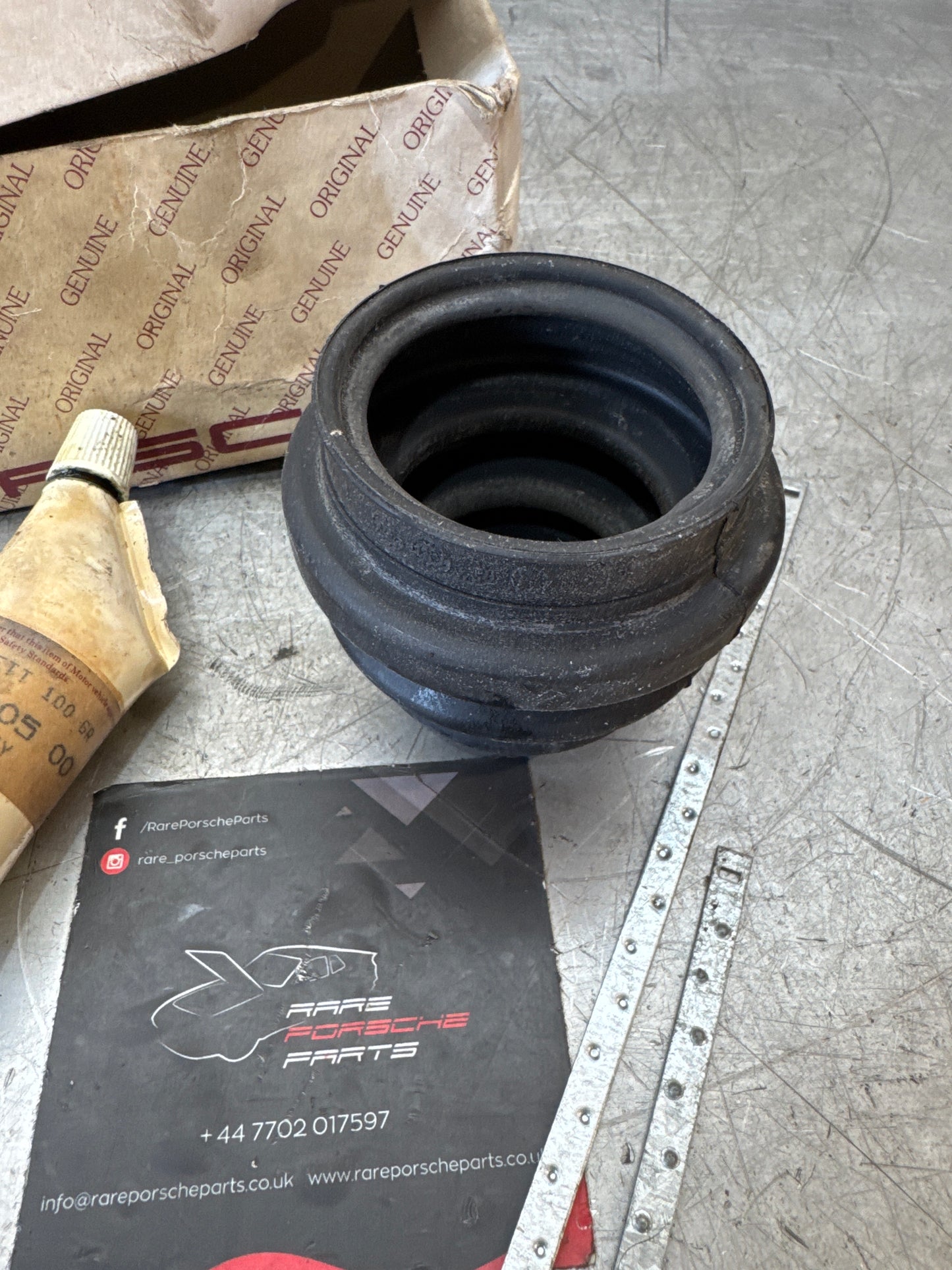 Porsche 928 CV Boot Kit 92833292402 NOS