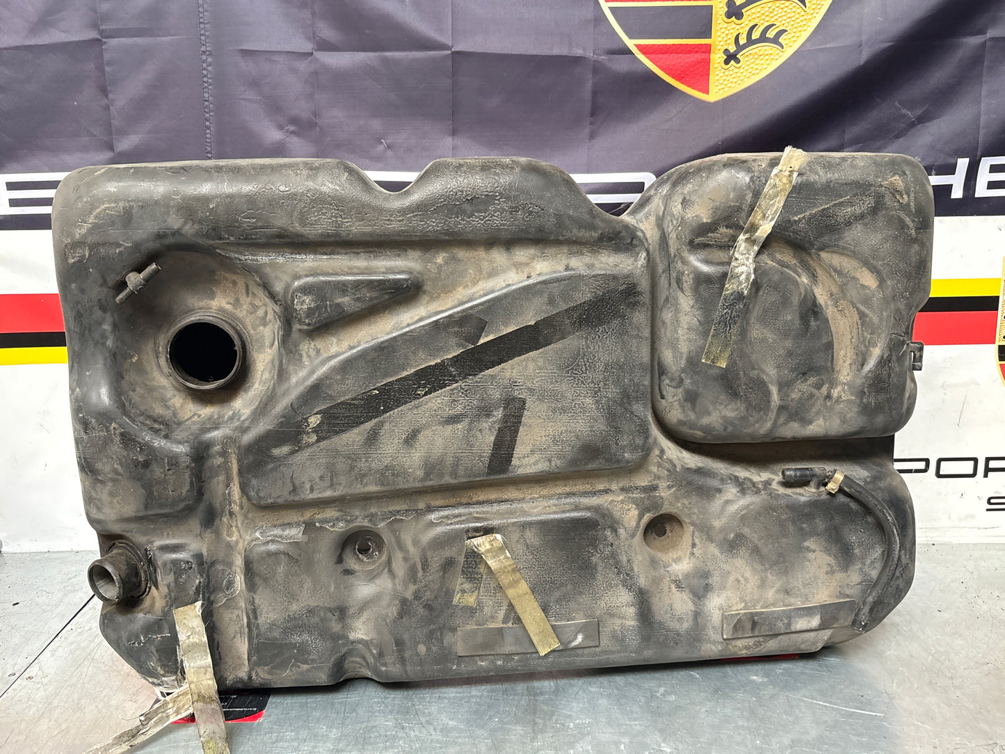 Porsche 944 plastic fuel tank, 95120102103, study photos