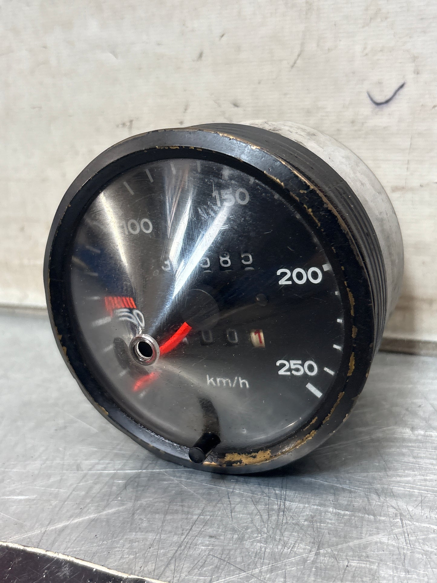 Porsche 924 Early km/h speedometer with 32k showing 477957021