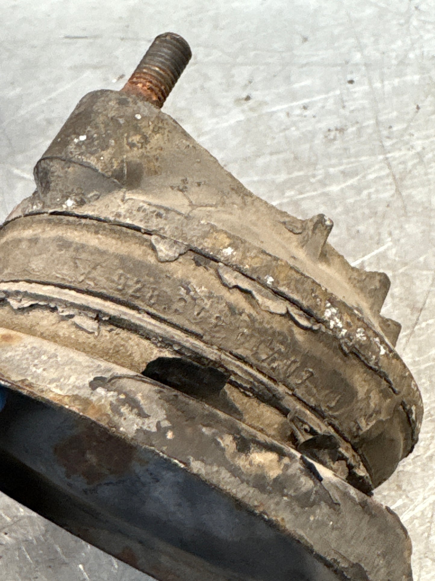 Porsche 928 Spring plate mount, used 92834304707