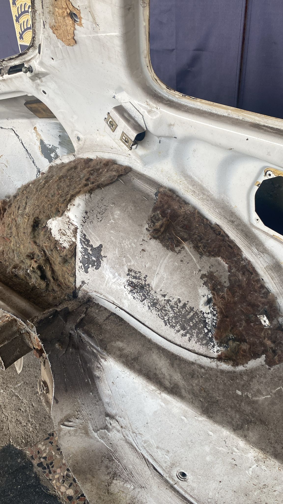 Porsche 944 left side cut, rear fender 94450390303,