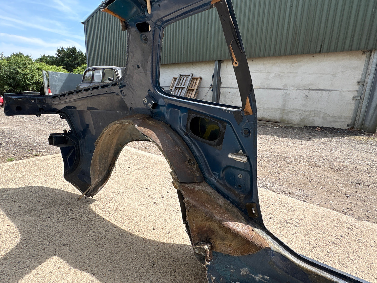 Porsche 924 1983 left side cut, rear fender with sill