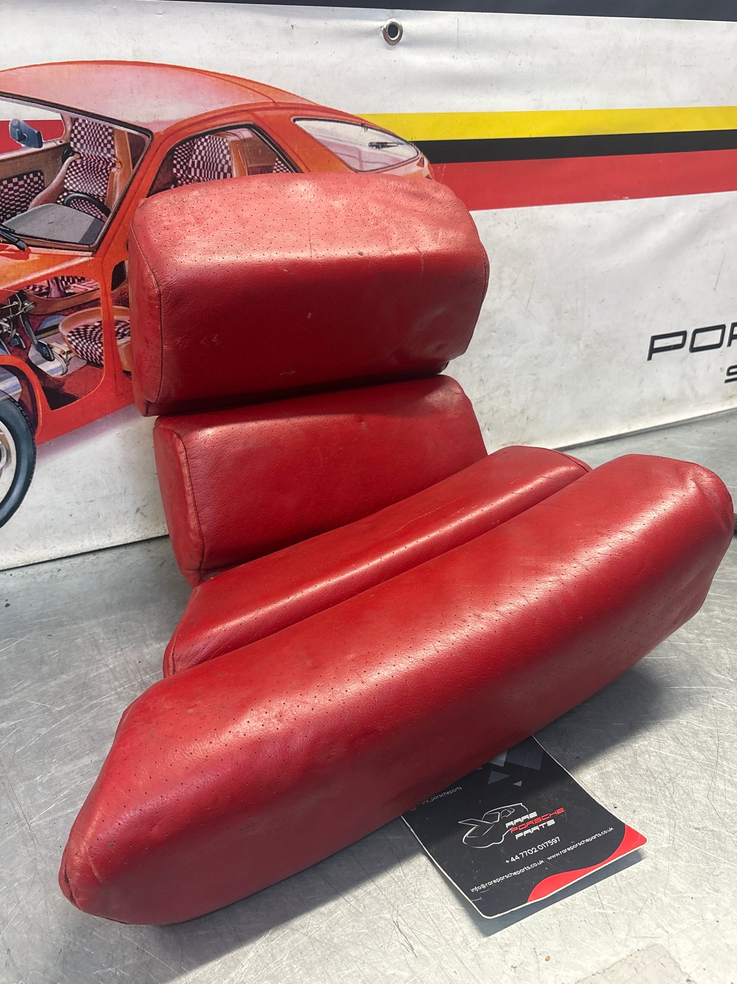 Porsche 928 rear right seat and center + upper cushion, used, can-can red 92852206051 / 92852208851 / 92852204650