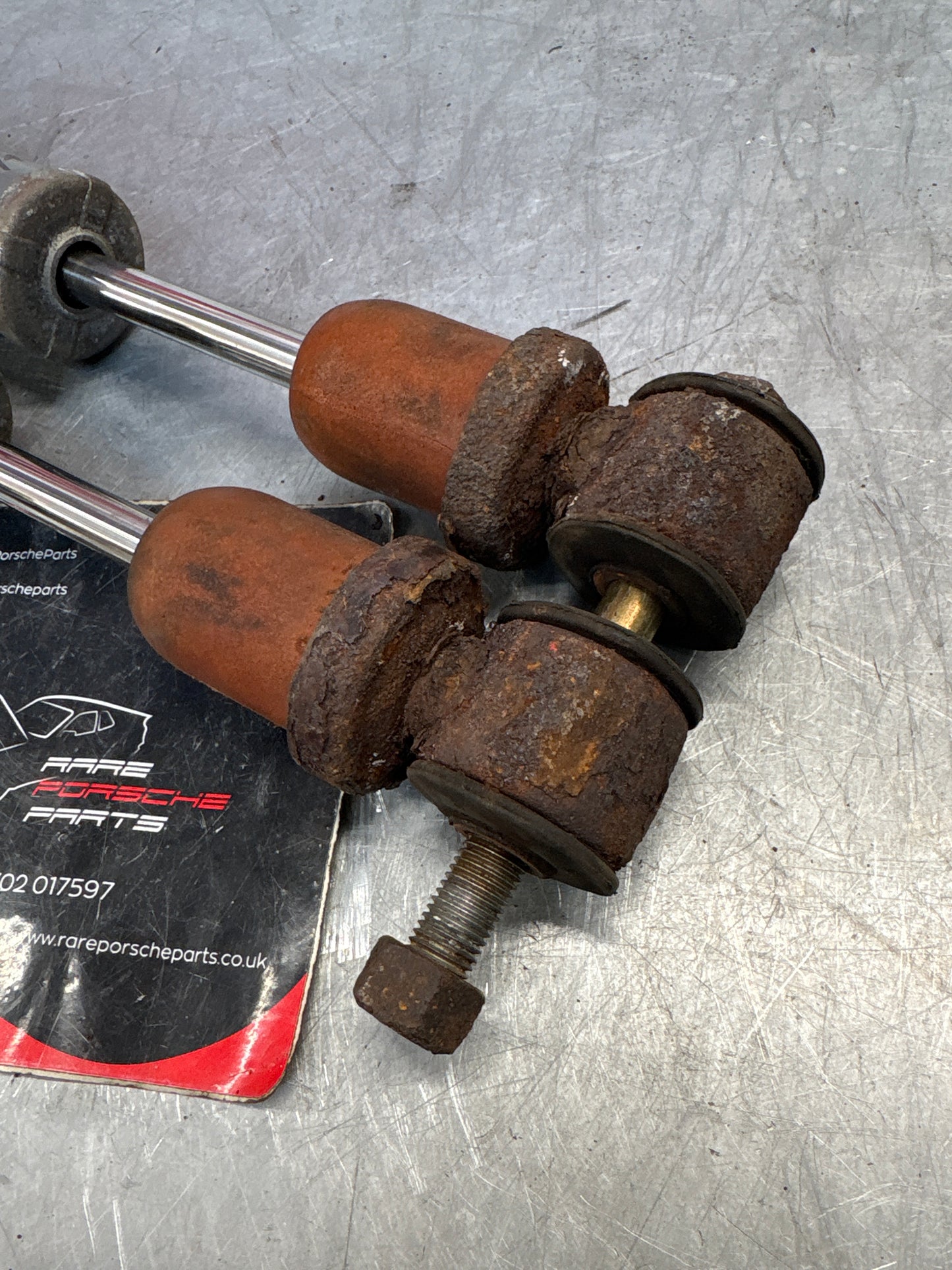Porsche 944 86- pair of rear suspension shock absorbers, used 95133303209