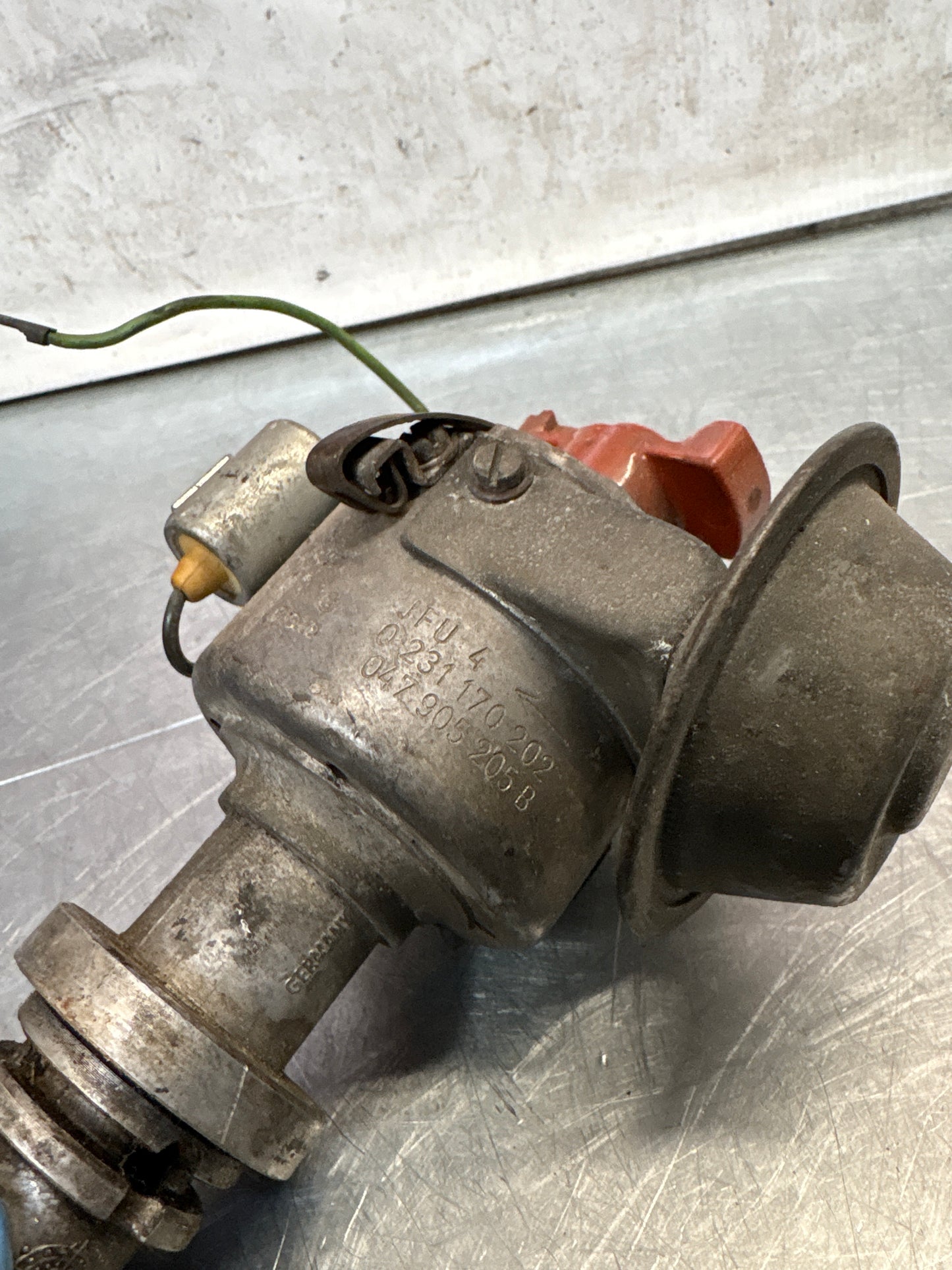 Porsche 924 ignition distributor, used 0231170202 / 047905205B