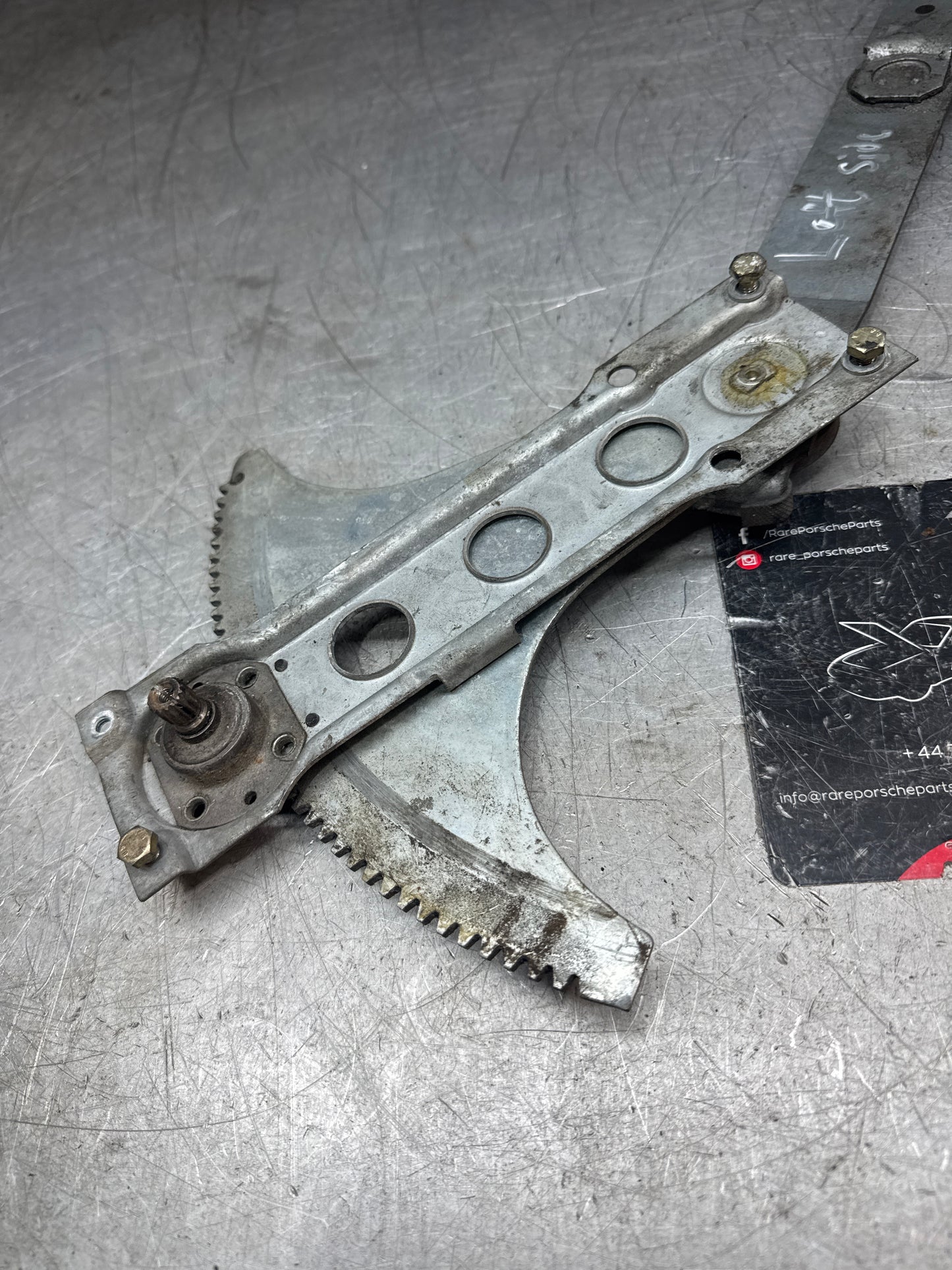 Porsche 968 club sport manual window regulator. Good condition. Left side. 477837441A