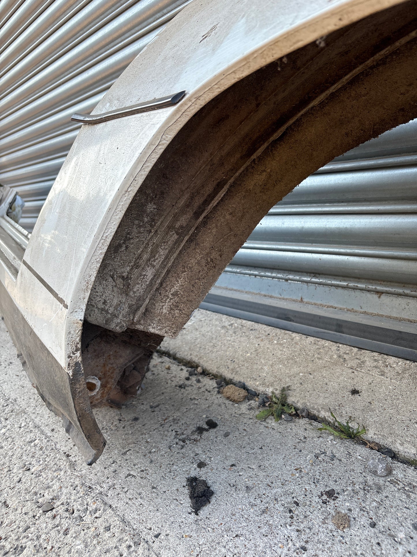 Porsche 924 left side cut, rear fender with sill