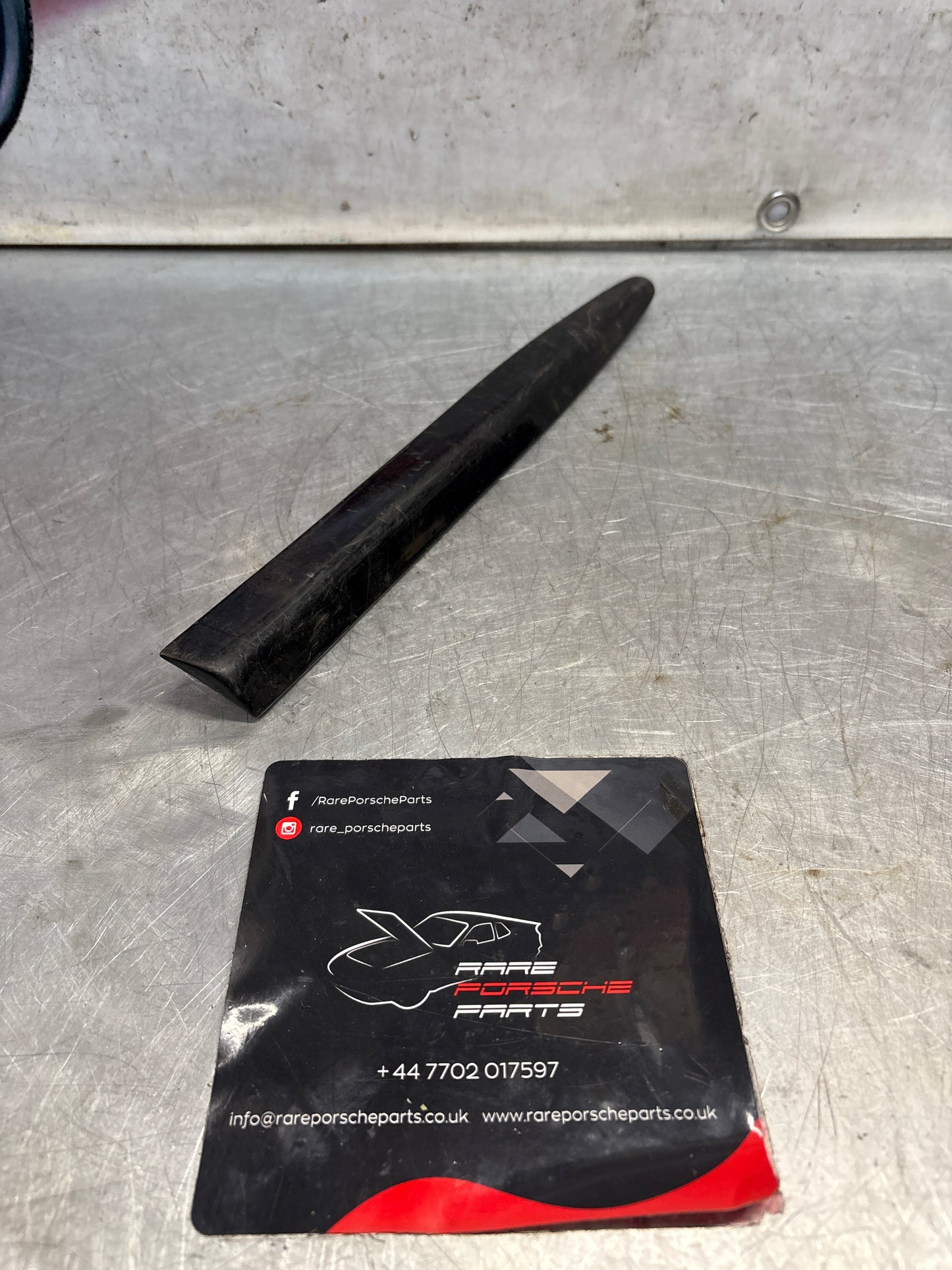 Porsche 928 right side front wing molding trim, used 92855903803