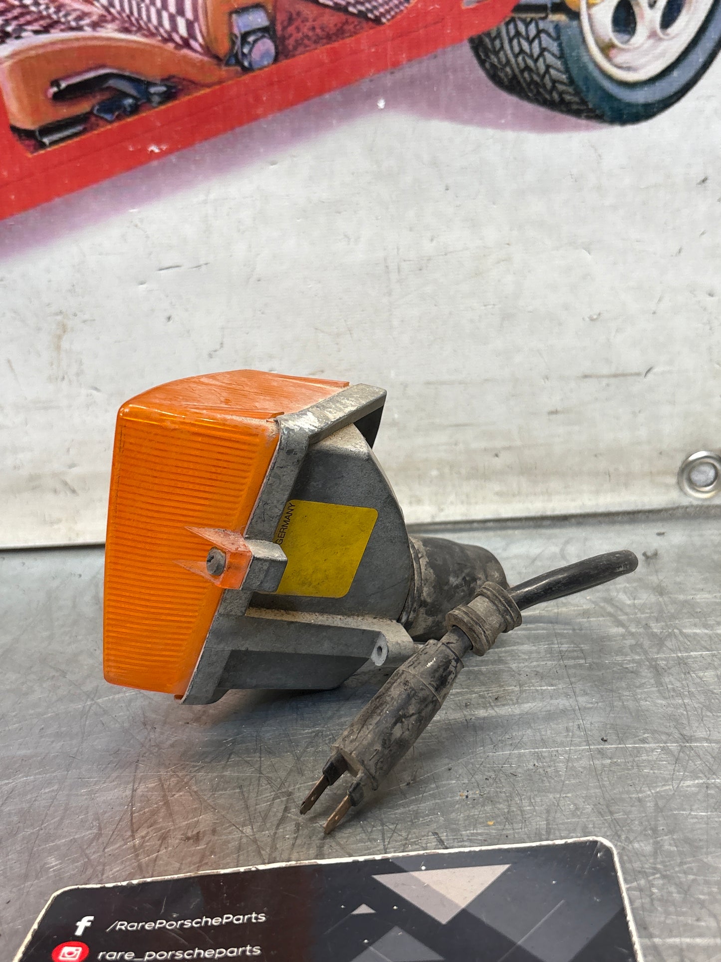 Porsche 928 pre facelift indicator lamp, right, used 0311315002 / 92863142100 cracked lense