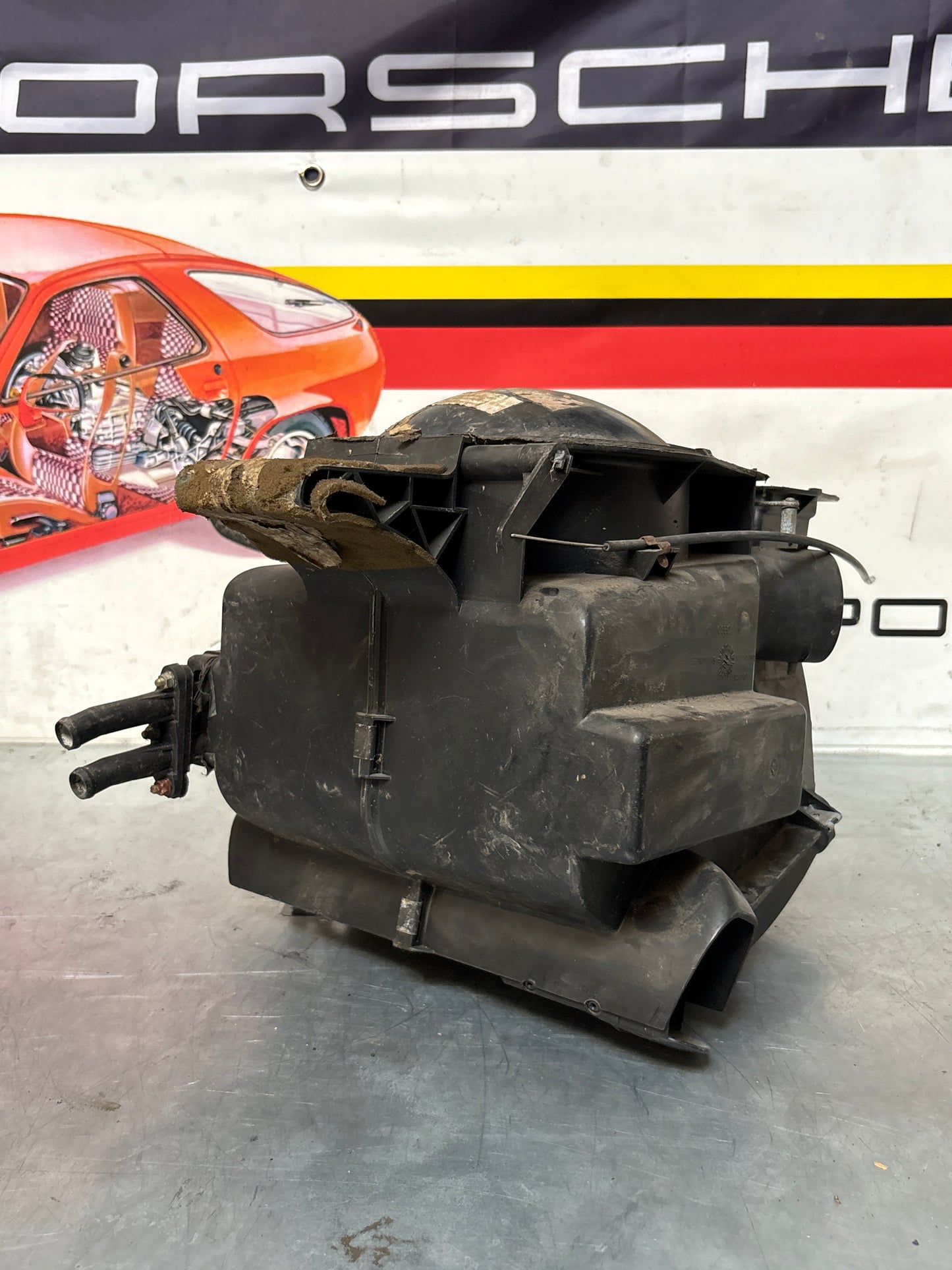 Porsche 924 76-79 heater blower fan assembly, complete with fan 321819096 / 823819096A / 321819095 / 823819095 used