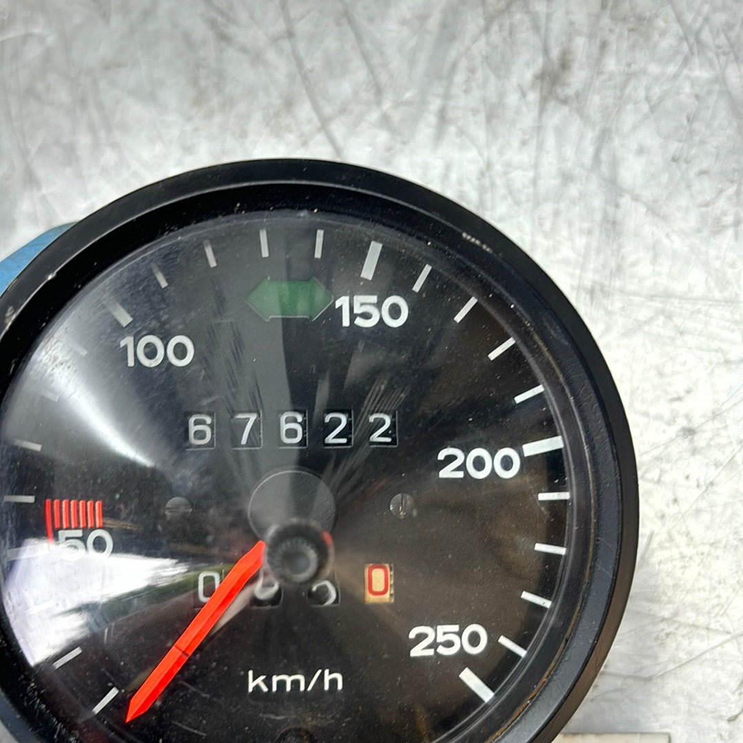 Porsche 924 Früher km/h-Tachometer mit 66K, Anzeige 477 957 021 / 477957021, gebraucht