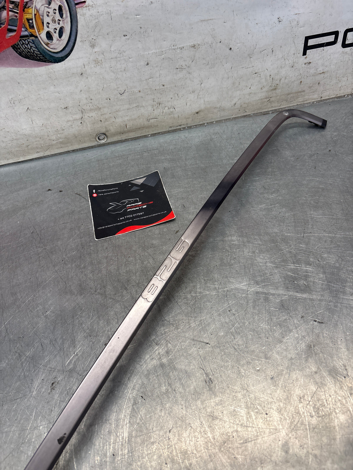 Porsche 928 rear window cover strip, used 92855915105