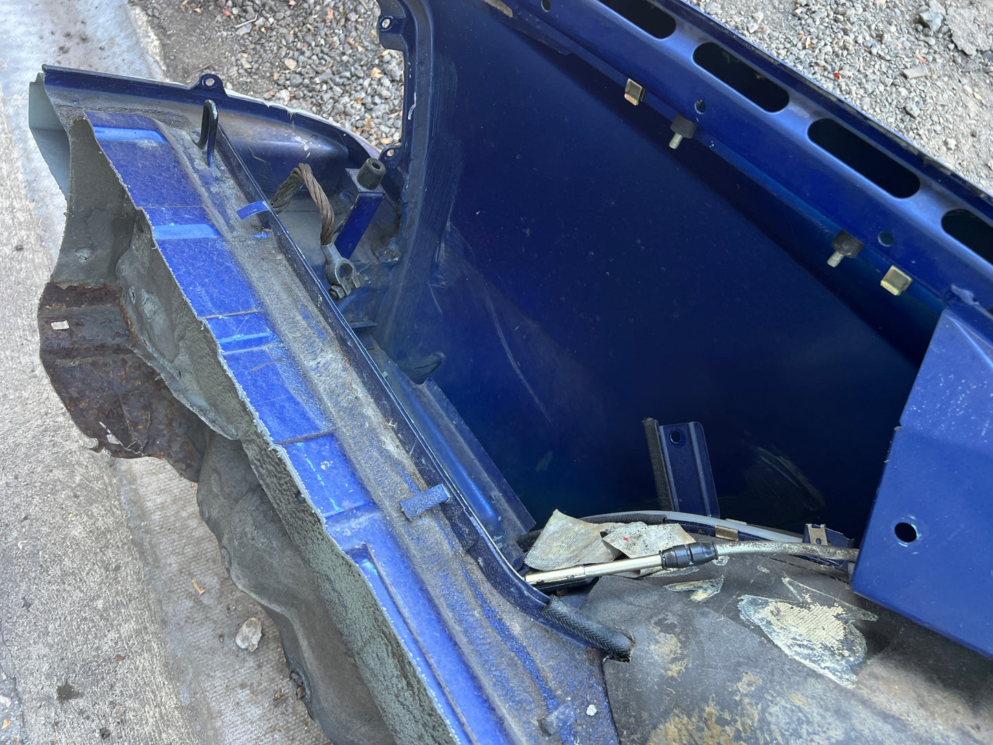 Porsche 944 left side cut, rear fender with sill 94450390303, 94450361102