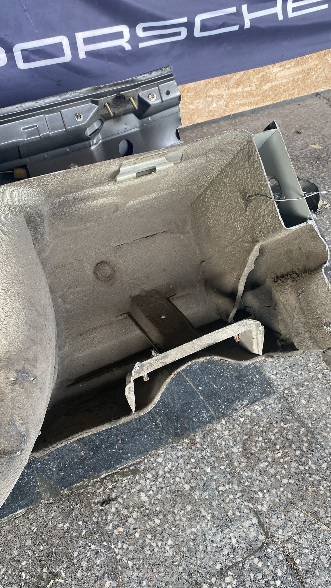 Porsche 944 complete rear cut used, 94450303701