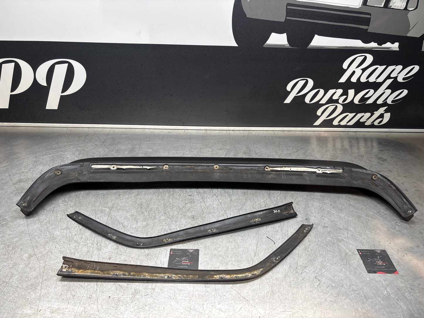 Porsche 944 rear boot rubber spoiler used 937512555