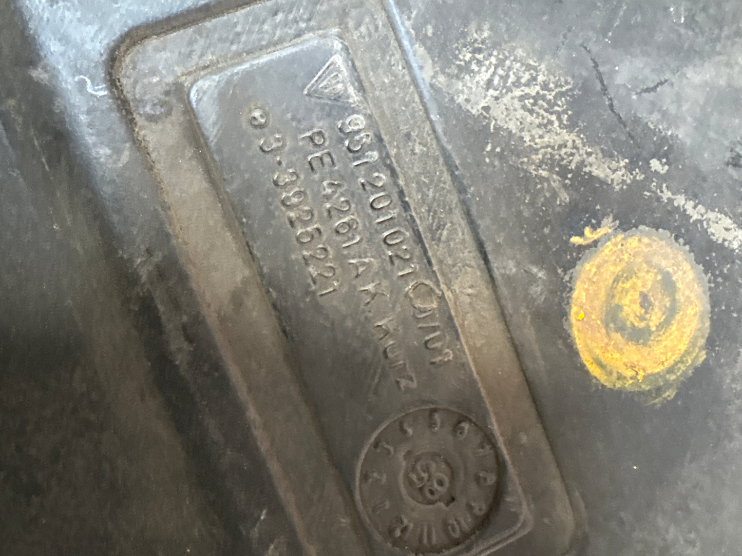 Porsche 944 86-92 plastic fuel tank 95120102101 used