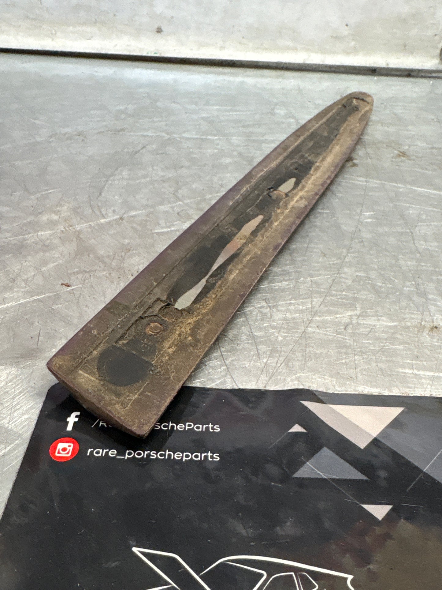 Porsche 928 right side front wing molding trim, for spares or repair 92855903803