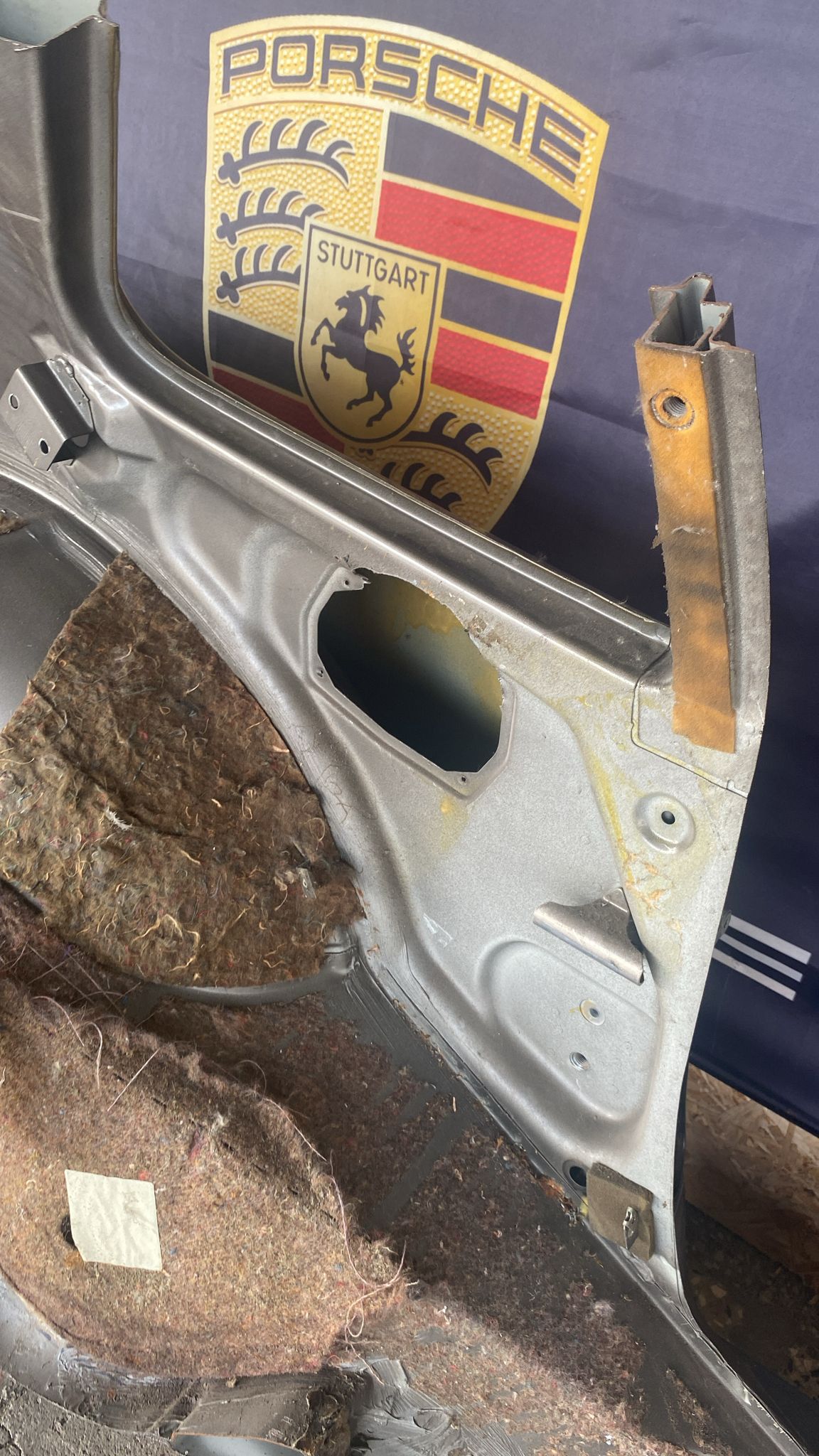 Porsche 944 left side cut, rear fender with sill 94450390303, 94450361102