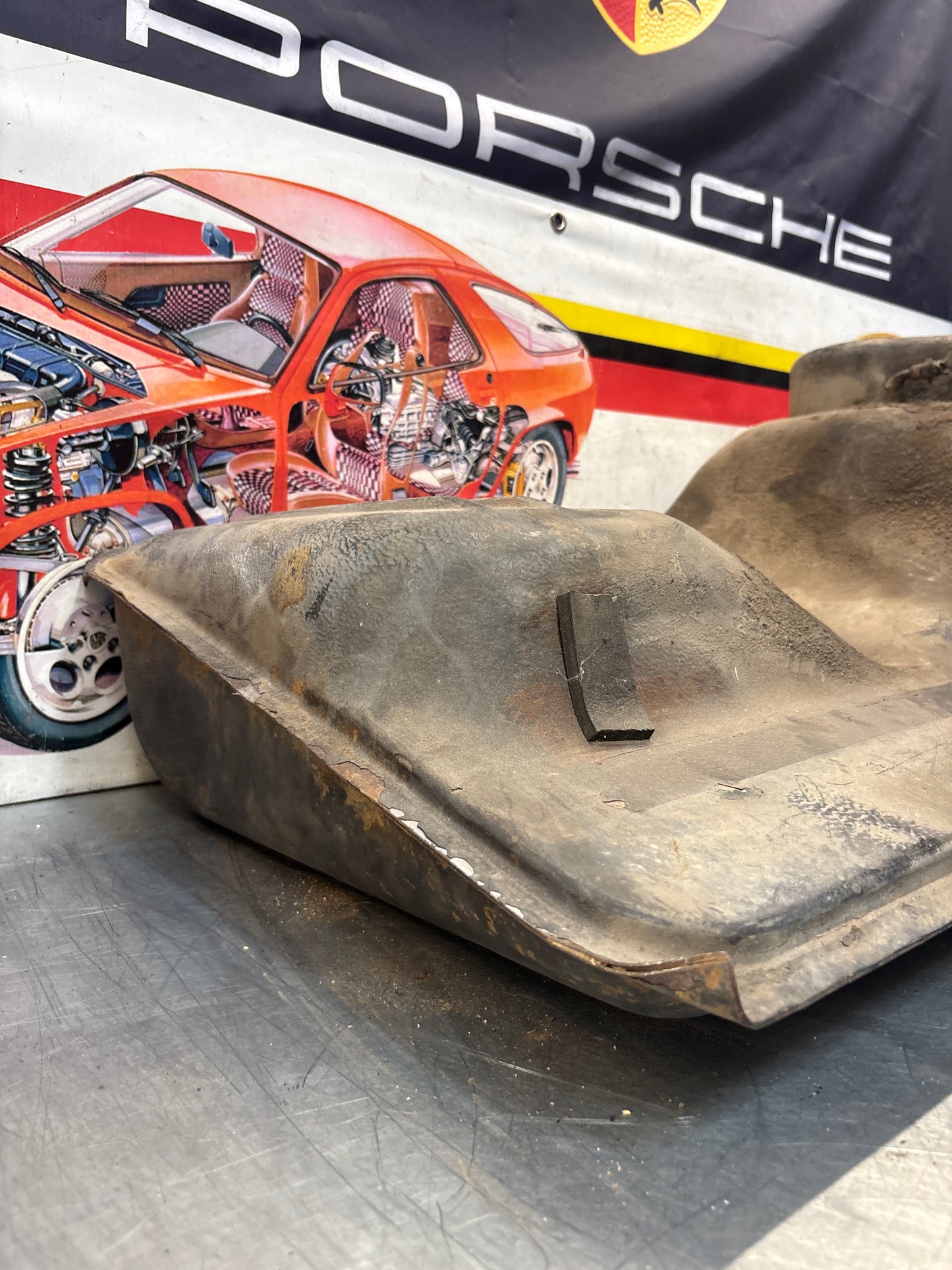 Serbatoio carburante Porsche 924 in metallo per le prime auto