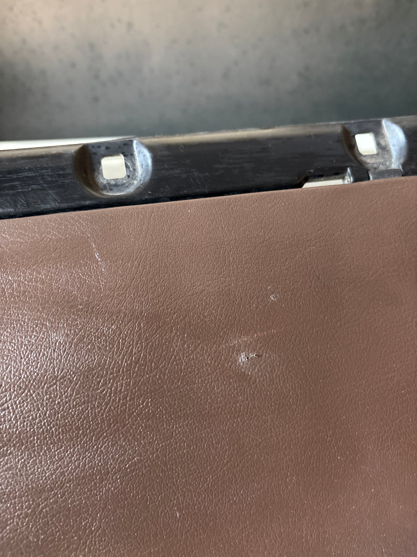 Porsche 944 85-92 glove box lid Brown used