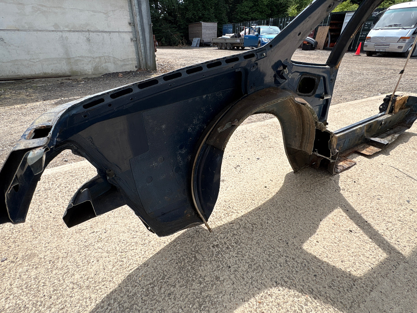Porsche 924 1983 left side cut, rear fender with sill