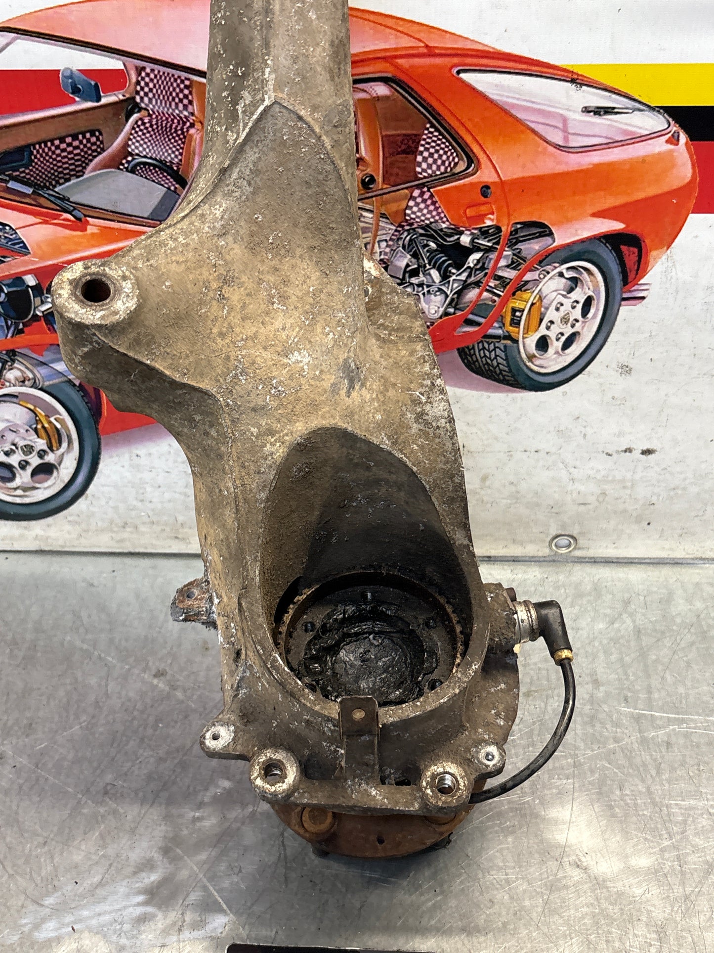 Porsche 944 alloy rear right trailing arm, used 95133151405 / 9513315144R used, with hubs