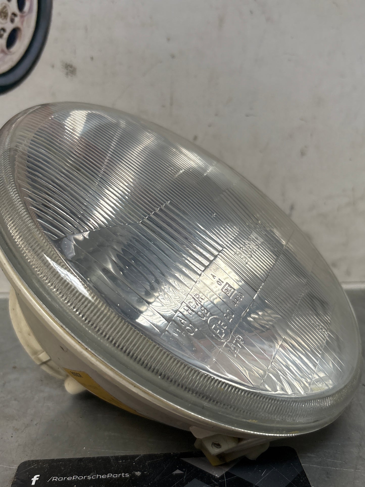 Porsche 968 right side Bosch headlight, used 94463192900 / 0301900306 / 1305304021