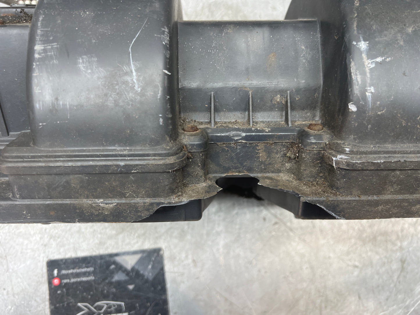 Porsche 944 968 (1986-95)blower fan motor in heater box. 94457201502 used damaged