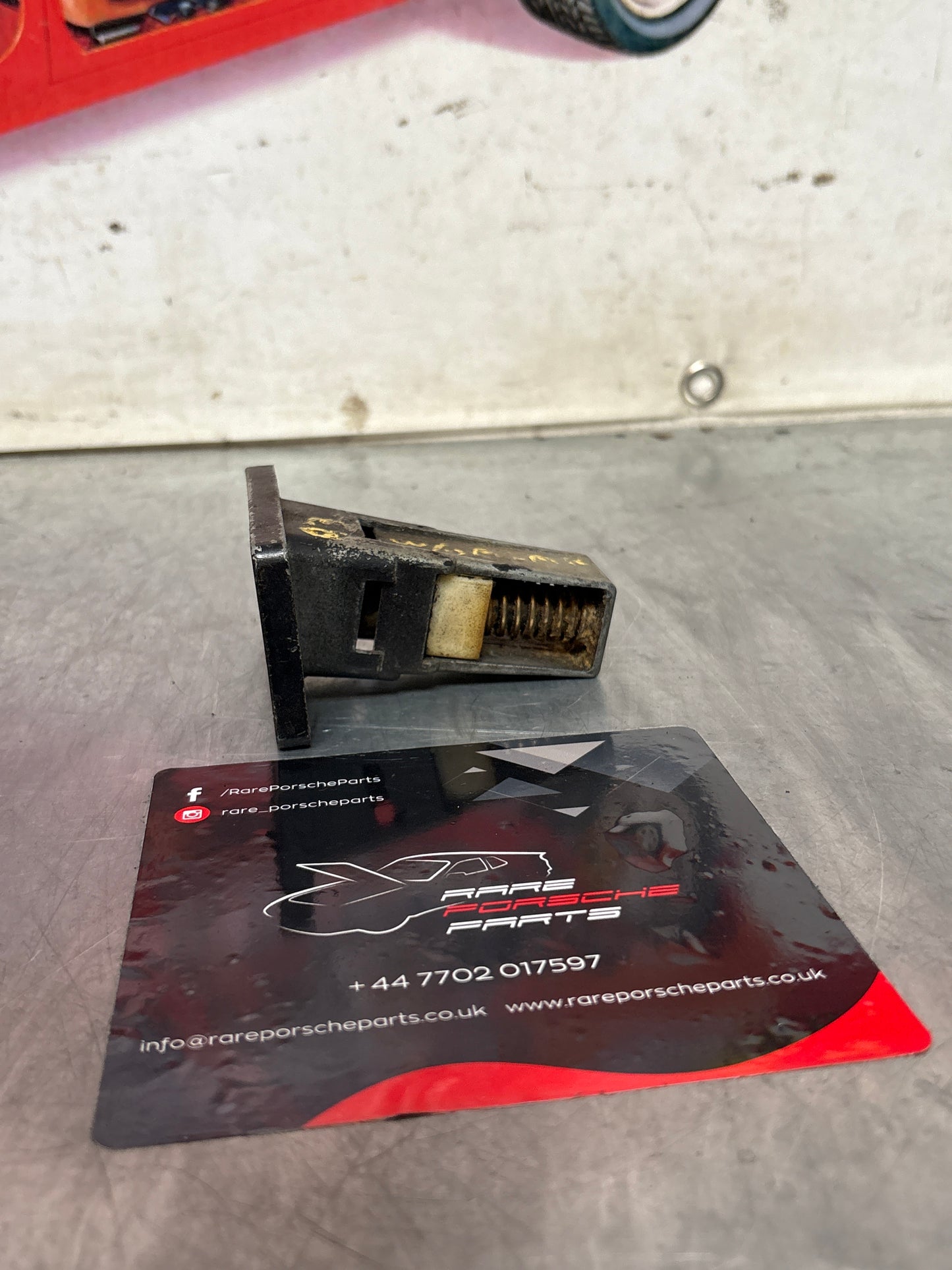 Ricevitore della serratura del bagagliaio posteriore Porsche 928, 92851205503